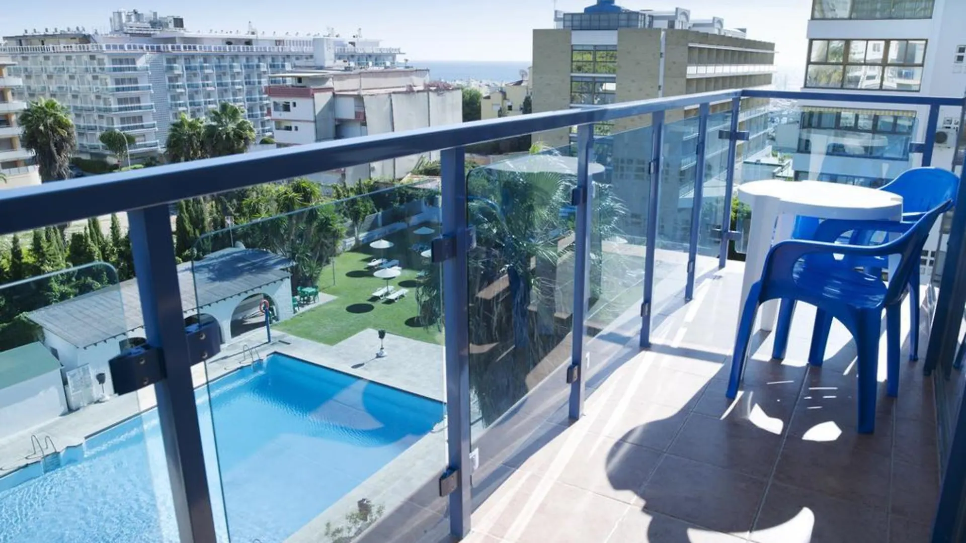 Apartamentos Ms Pepita 베날마데나코스타