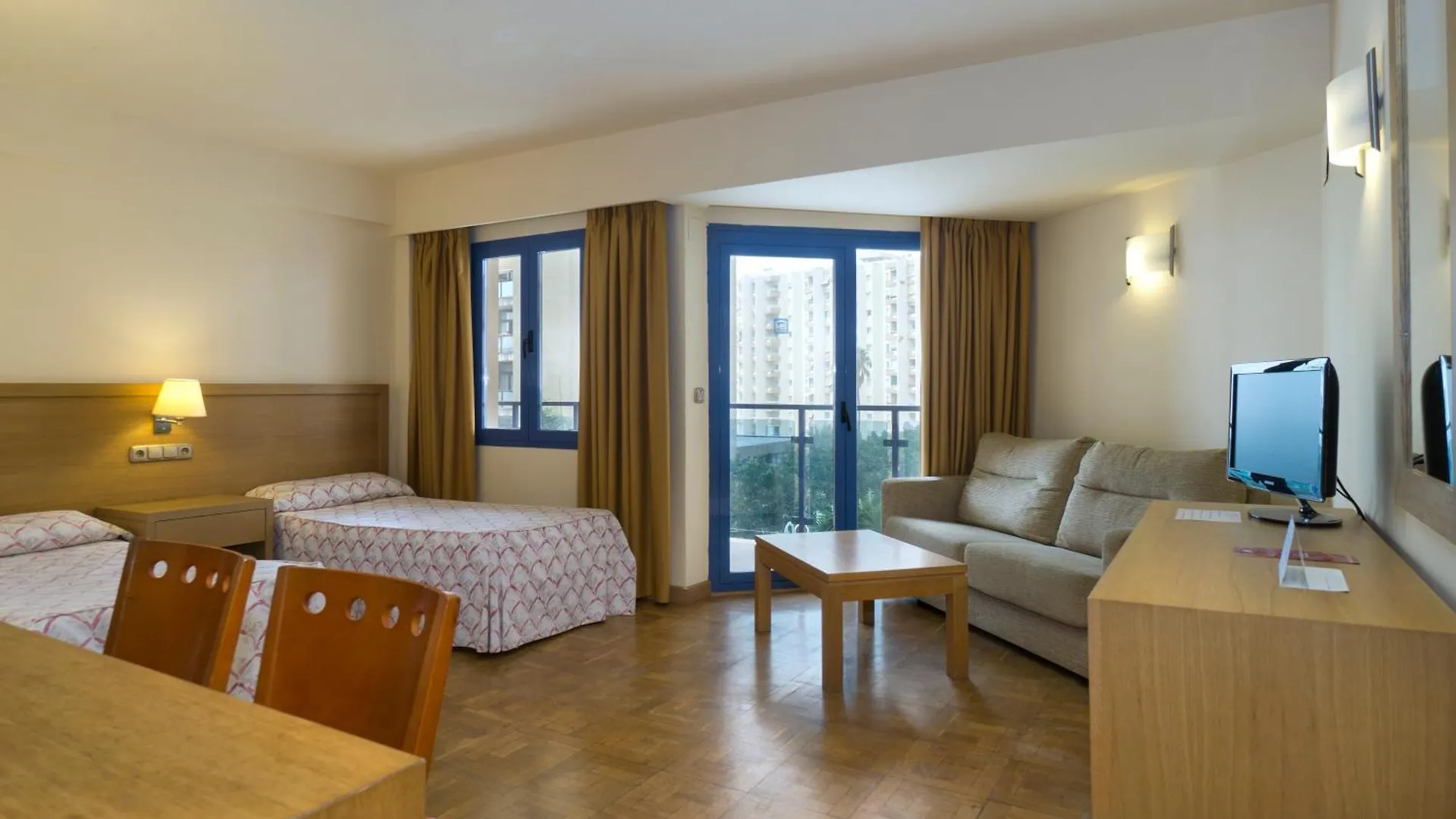 Apartamentos Ms Pepita 베날마데나코스타