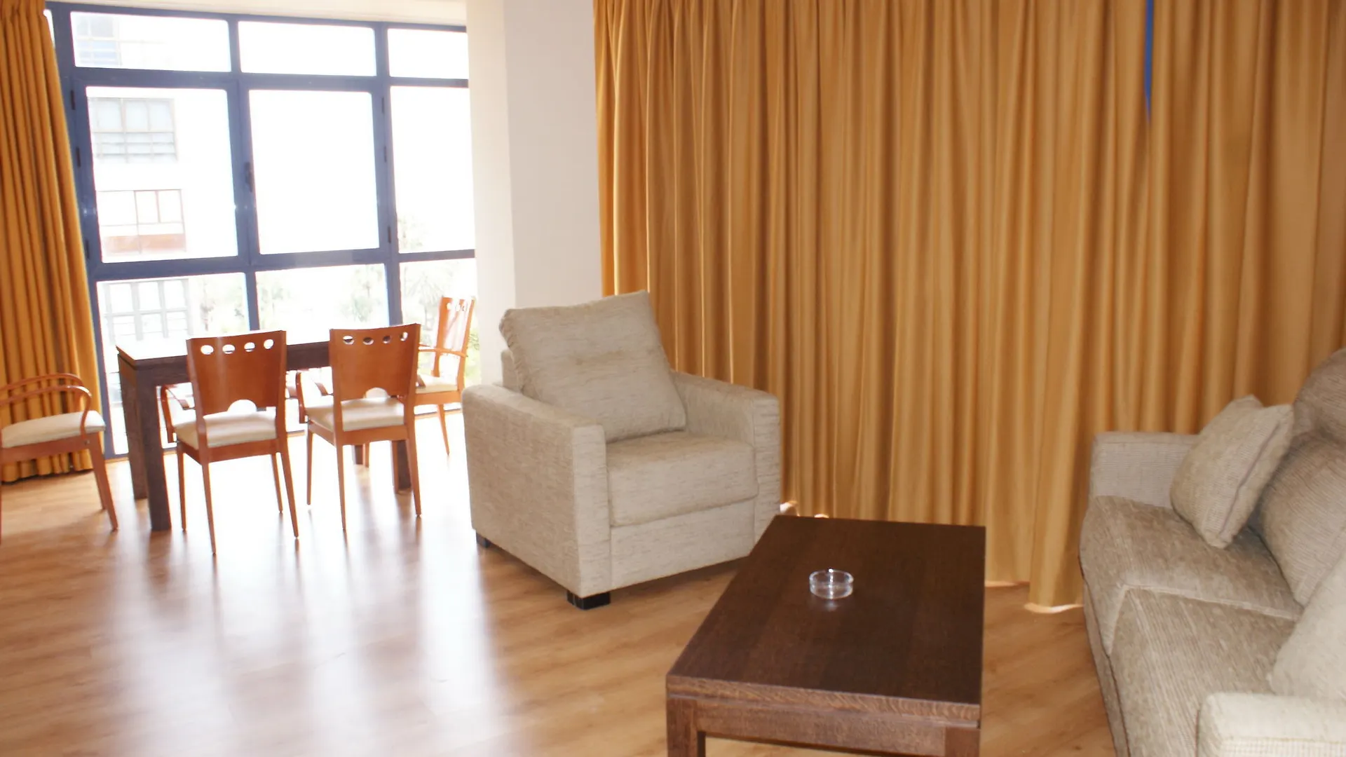 Apartamentos Ms Pepita 베날마데나코스타 아파트